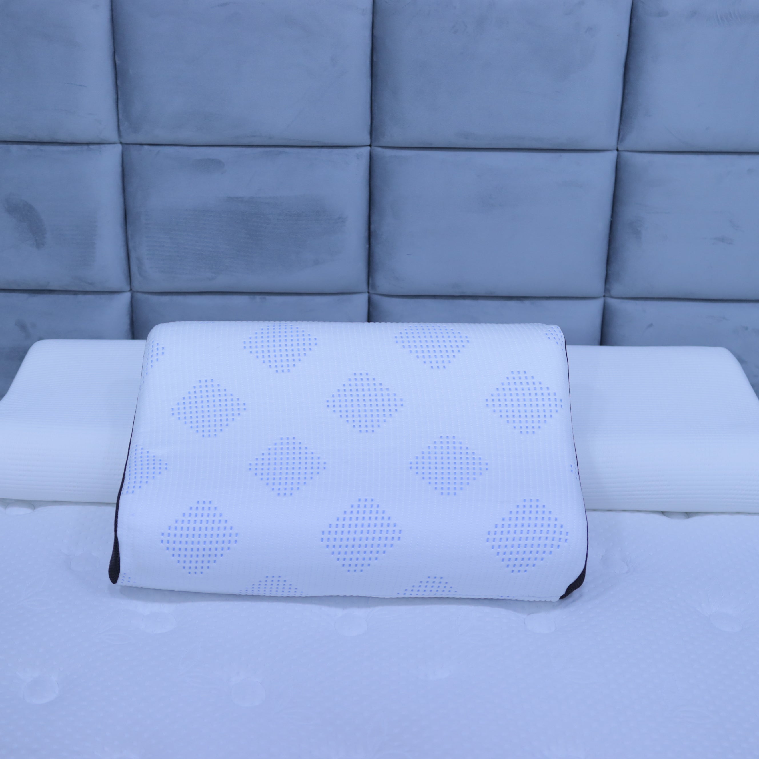 Contour Pillow – Jil Fabric