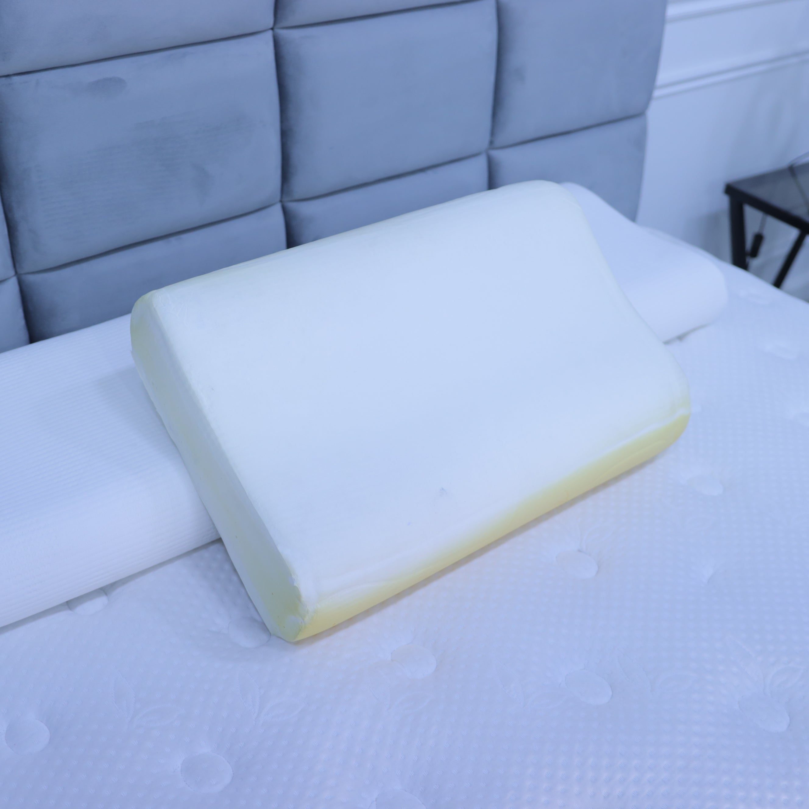 Contour Pillow – 60 x 40 cm