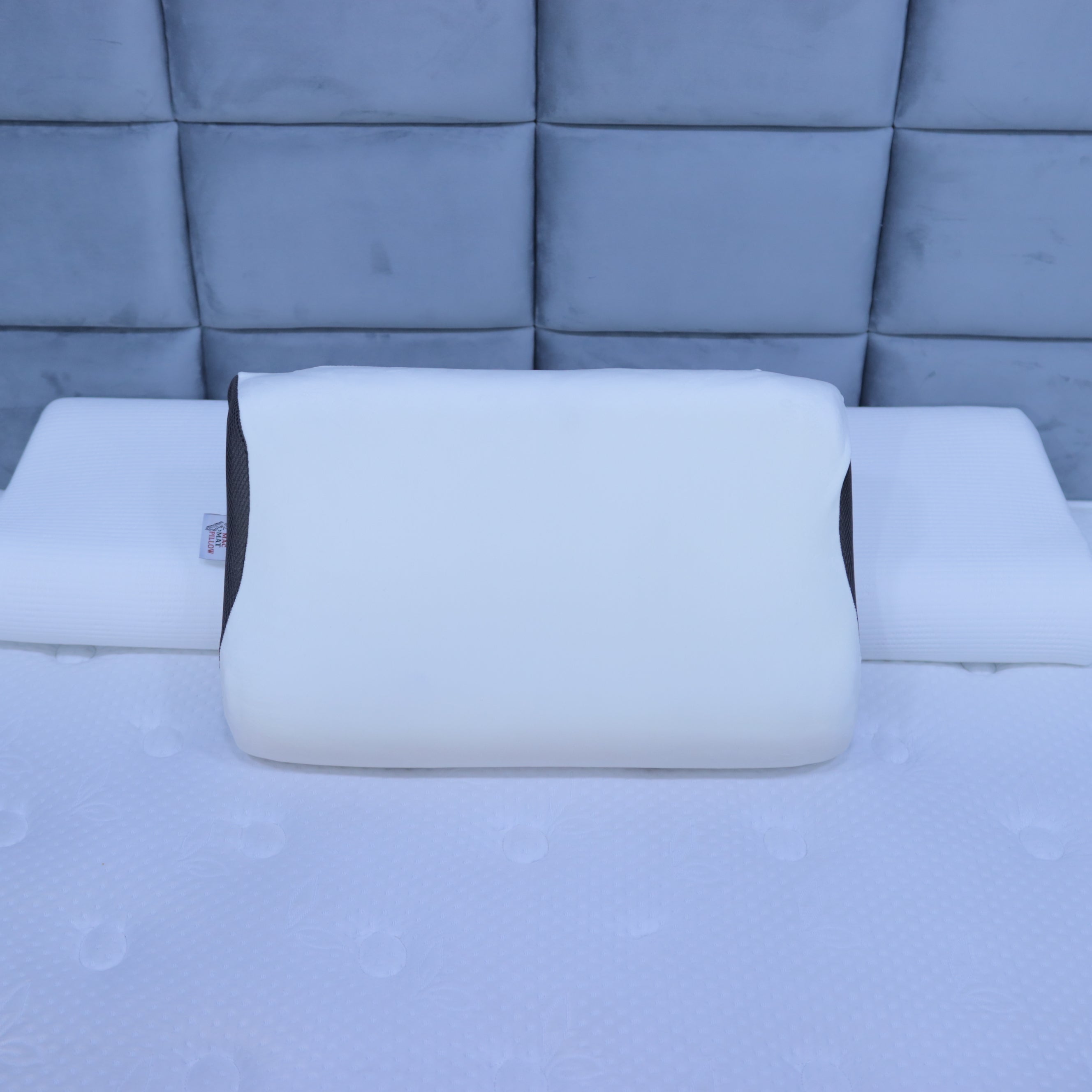Contour Pillow – 60 x 40 cm