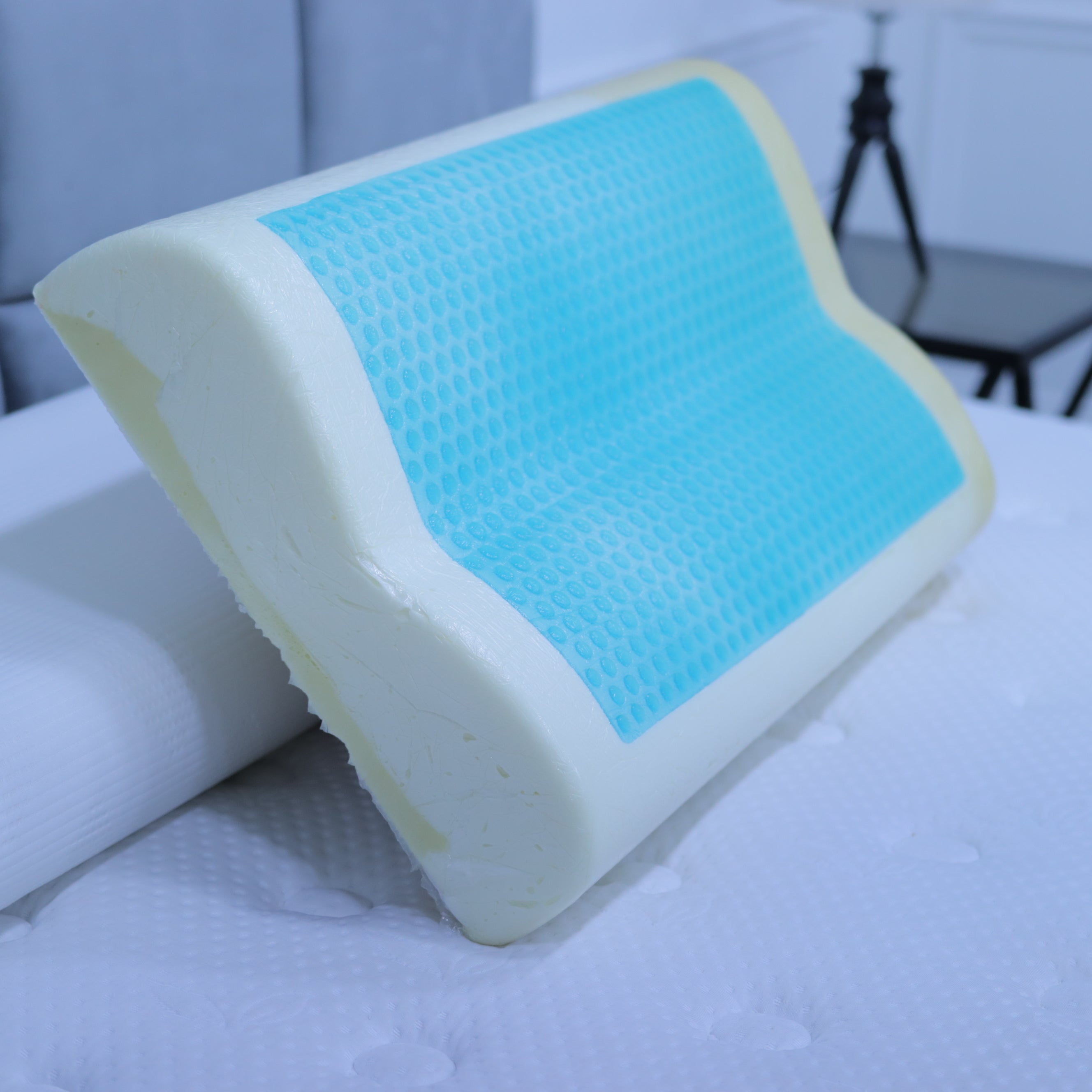 Contour Pillow – Jil Fabric
